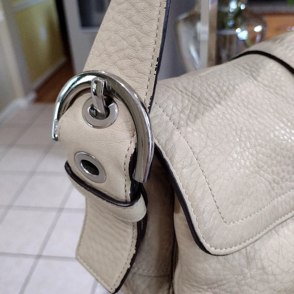 COACH Soho Biege/Cream Purse